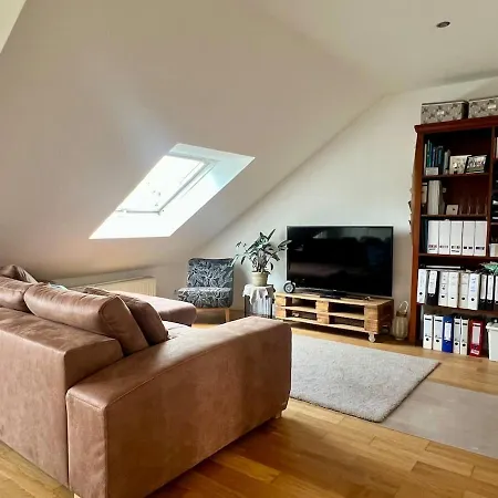 Gemuetliche Dachwohnung Mit Kleinem Domblick