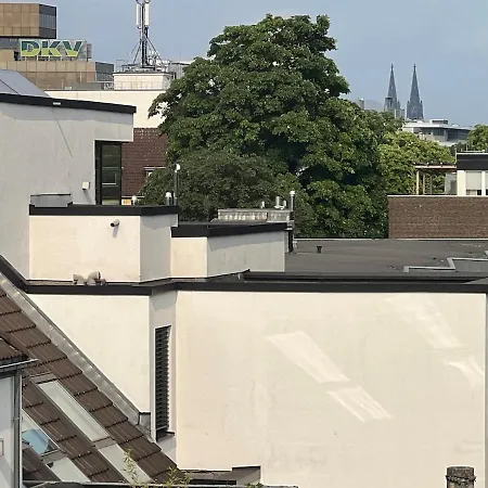 Gemuetliche Dachwohnung Mit Kleinem Domblick * Cologne