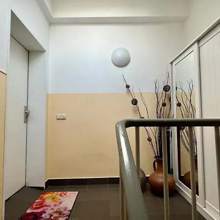 Appartement Gemuetliche Dachwohnung Mit Kleinem Domblick Cologne